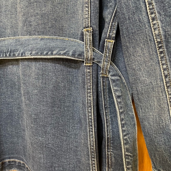 Like New  GAP Puff Sleeve Denim Belted Jacket Size Large - Picture 9 of 10
